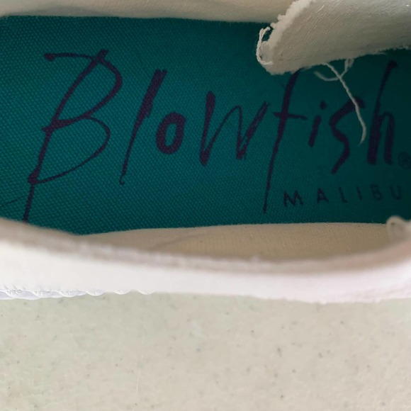 Blowfish Cayo White Canvas Low Top X-Strap Slip on Sneakers Women's US size 6M - Picture 8 of 10